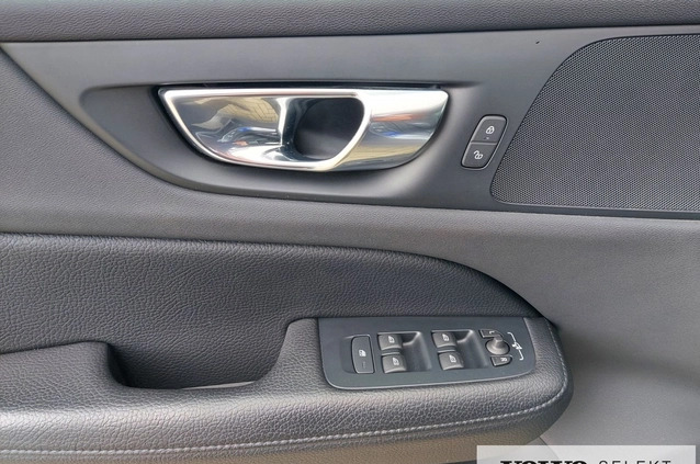 Volvo V60 Cross Country cena 178000 przebieg: 63043, rok produkcji 2021 z Legionowo małe 379